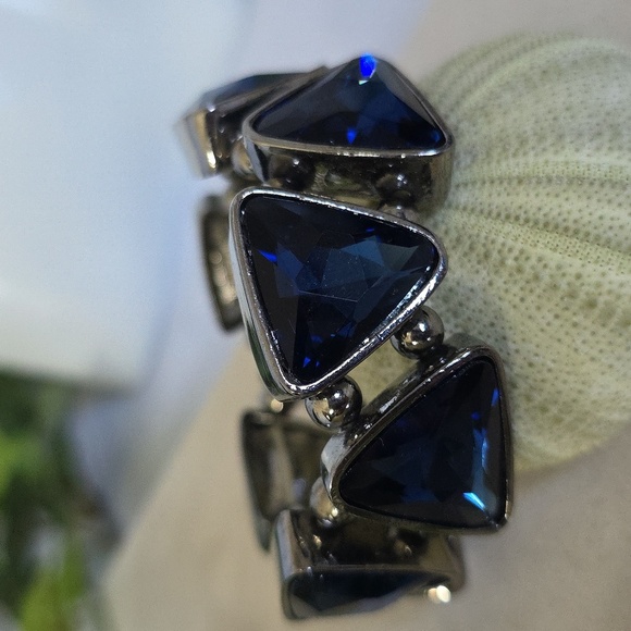 Silver and Sapphire Blue Triangle Crystal Stone Stretch Bracelet - Picture 3 of 10